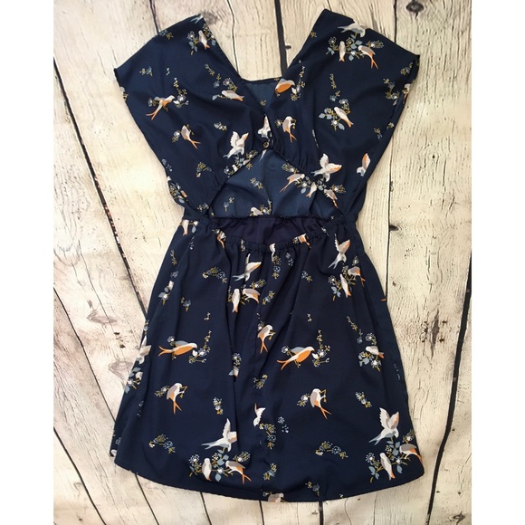 Passport Sparrow Short Sleeve Dress - Picture 11 of 15